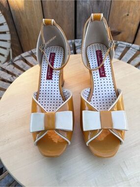 But Another Innocent Tale Ankle Strap Peep Toe Pumps Heels Womens Shoes Size 8
